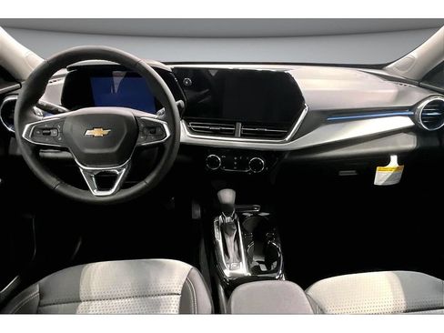 New 2026 Chevrolet Trax LT w/ LT Convenience Package FWD image 6