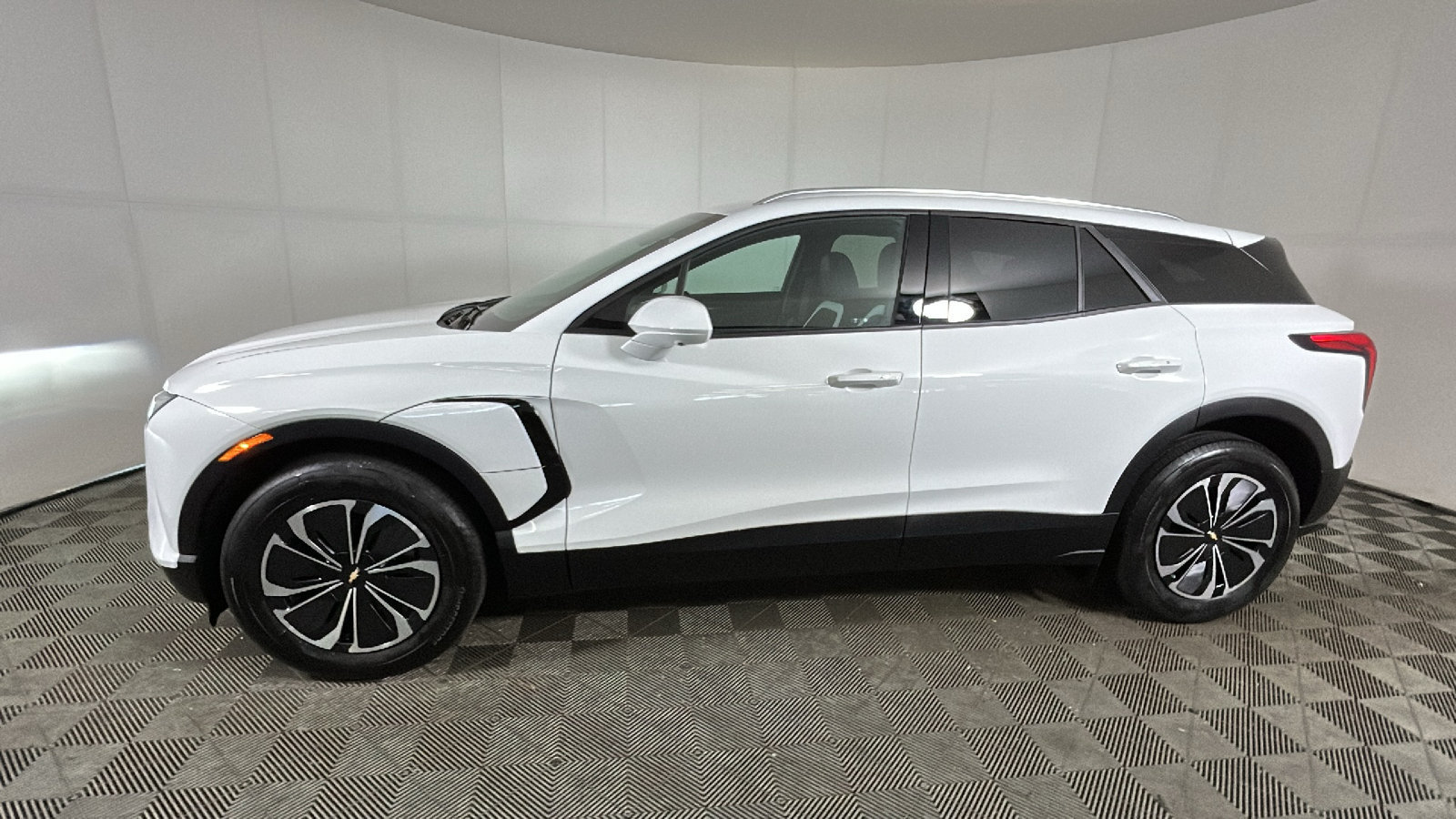 Used 2024 Chevrolet Blazer EV LT AWD/4WD image 7