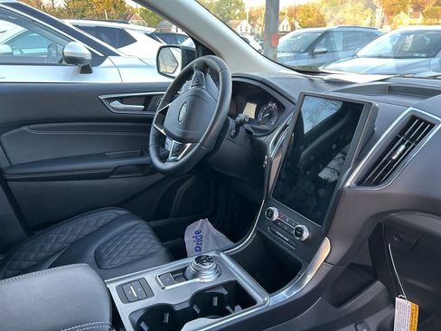 Used 2024 Ford Edge Titanium w/ Equipment Group 301A image 6