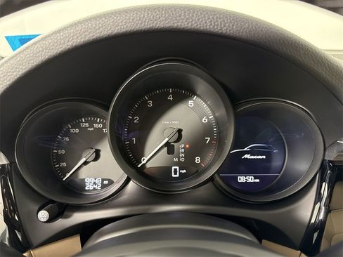 Certified 2025 Porsche Macan image 37