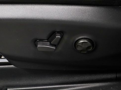 Used 2025 Chrysler Pacifica Select FWD image 25