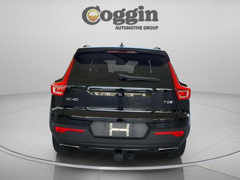 Used 2019 Volvo XC40 T5 R-Design image 4