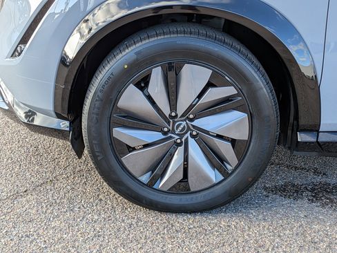 Used 2024 Nissan Ariya FWD image 12