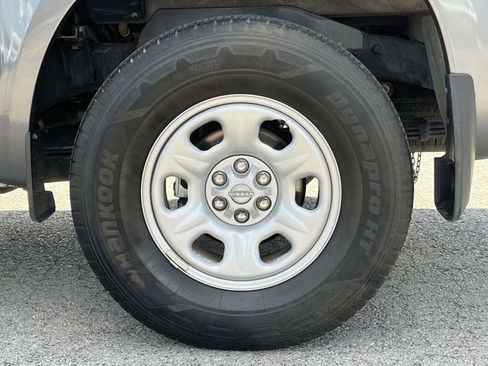 Used 2024 Nissan Frontier S w/ Technology Package RWD image 11
