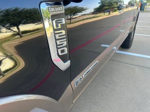 Used 2018 Ford F250 King Ranch w/ King Ranch Ultimate Package AWD/4WD image 4