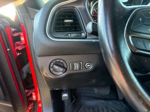 Used 2021 Dodge Challenger SXT w/ Driver Convenience Group RWD image 14