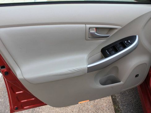 Used 2014 Toyota Prius Four FWD image 12