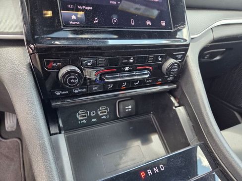 Used 2025 Jeep Grand Cherokee Laredo X w/ Luxury Tech Group I RWD image 24