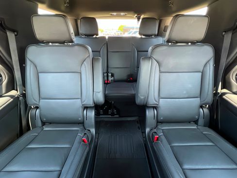Used 2024 GMC Yukon Denali w/ Advanced Technology Package AWD/4WD image 27