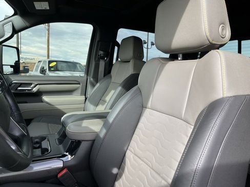 Used 2025 Chevrolet Silverado 2500 ZR2 w/ Technology Package image 12