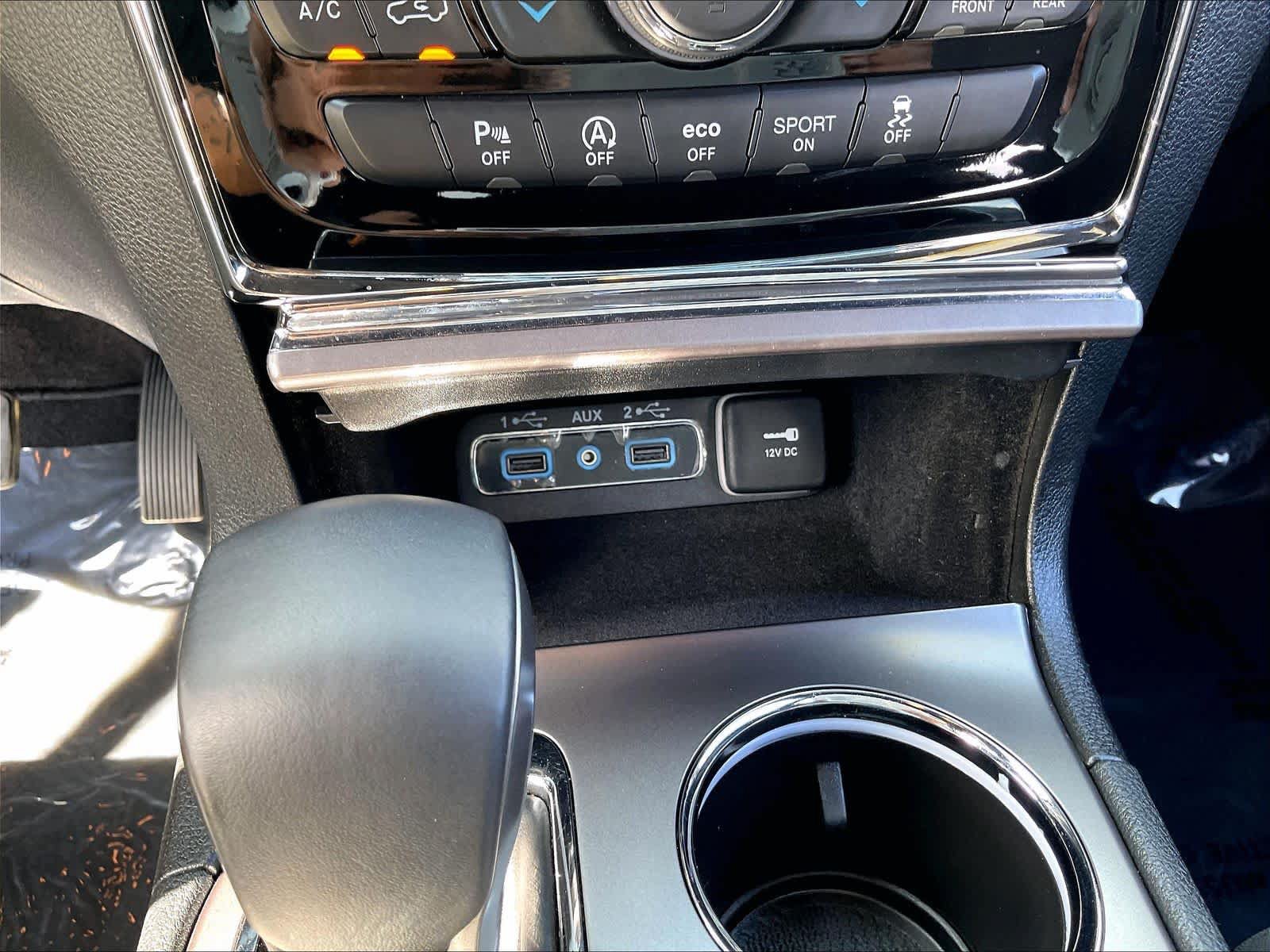 Used 2019 Jeep Grand Cherokee Laredo AWD/4WD image 36