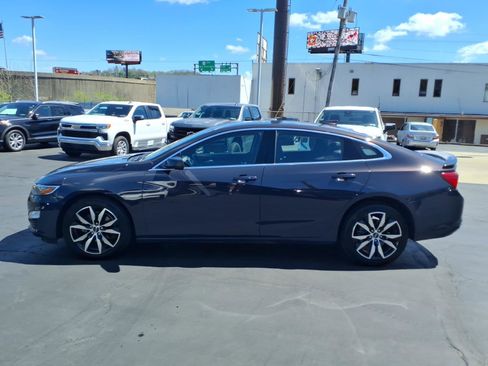 Used 2025 Chevrolet Malibu RS FWD image 2