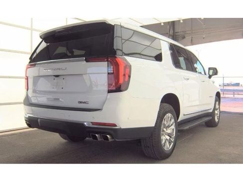 Used 2025 GMC Yukon XL Denali AWD/4WD image 3