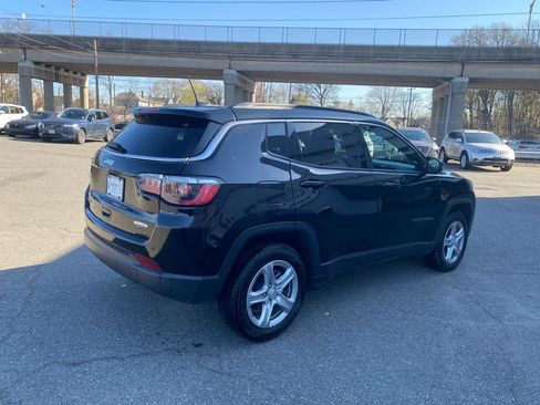 Used 2024 Jeep Compass Latitude AWD/4WD image 3