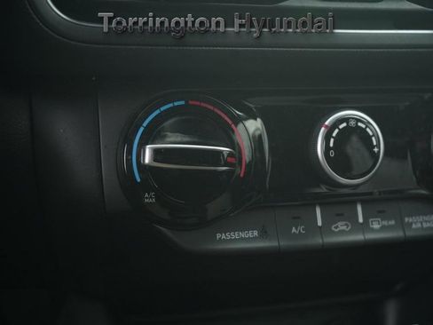 Certified 2022 Hyundai Kona SE image 18