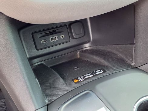 Used 2021 Chevrolet Equinox Premier FWD image 8