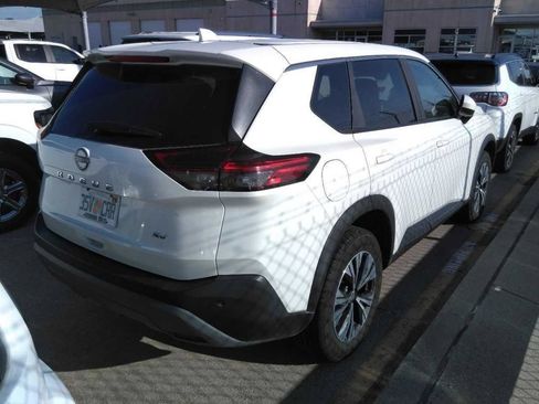 Used 2023 Nissan Rogue SV FWD image 6