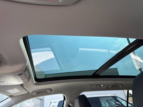 Certified 2023 Volkswagen Tiguan SE w/ Panoramic Sunroof Package AWD/4WD image 23
