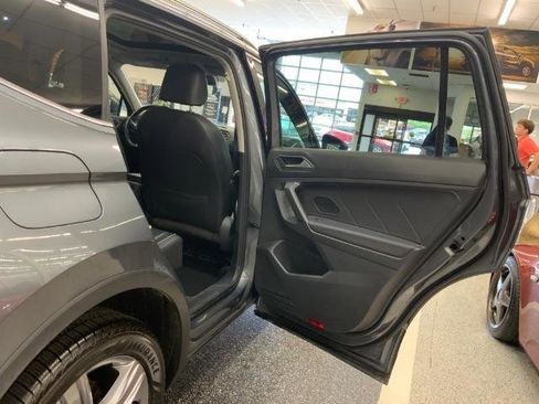 Used 2019 Volkswagen Tiguan SEL Premium image 35