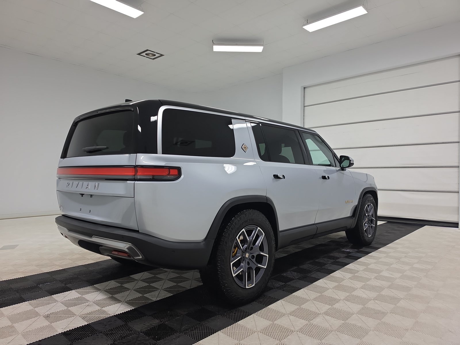 Used 2023 Rivian R1S Adventure Quad AWD/4WD image 5
