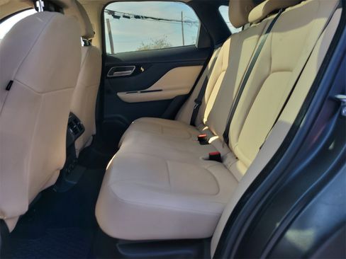Used 2020 Jaguar F-PACE Premium image 12