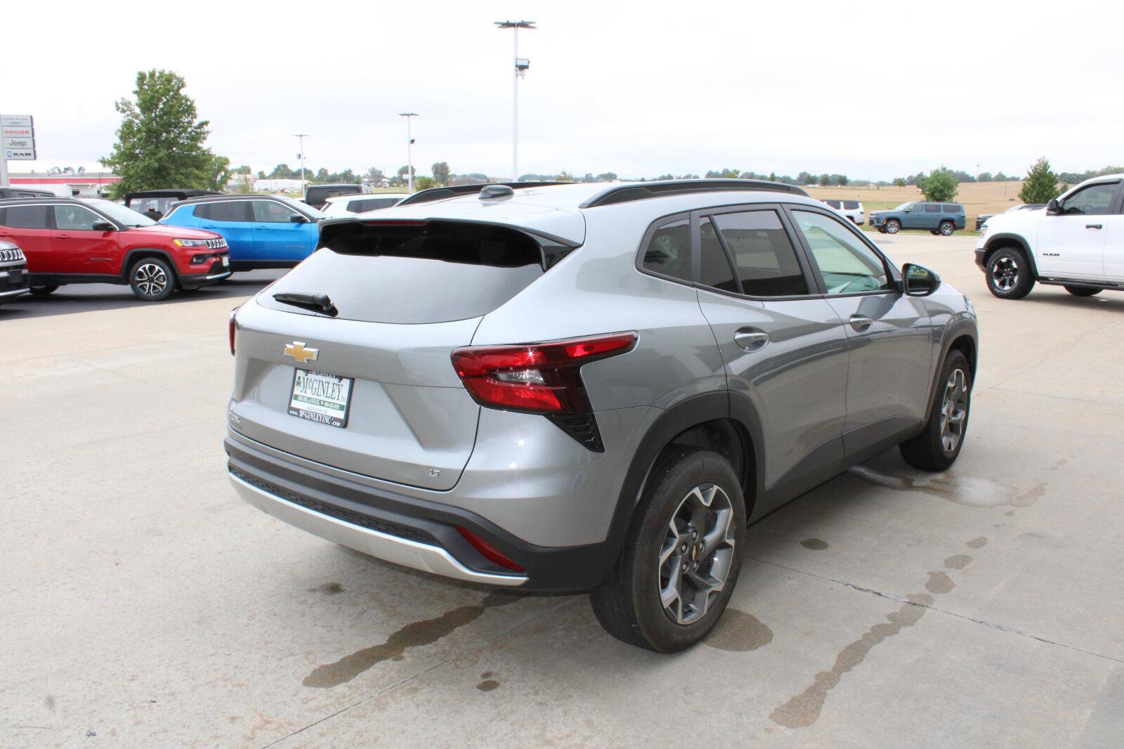 Used 2025 Chevrolet Trax LT FWD image 7