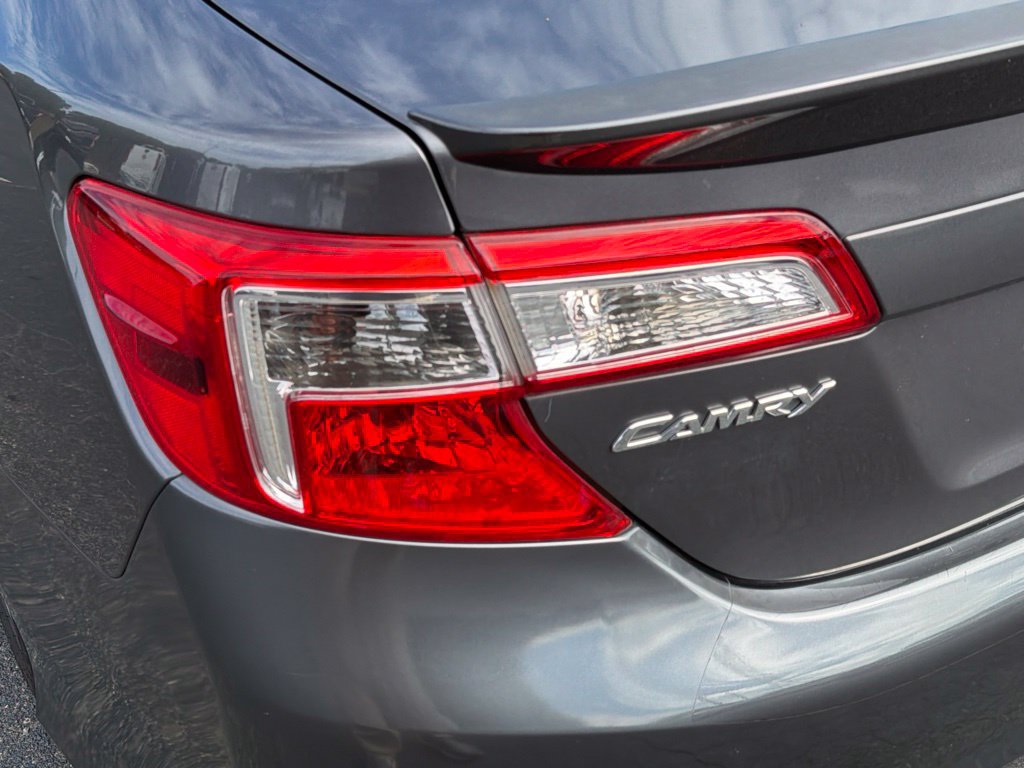 Used 2014 Toyota Camry SE FWD image 28