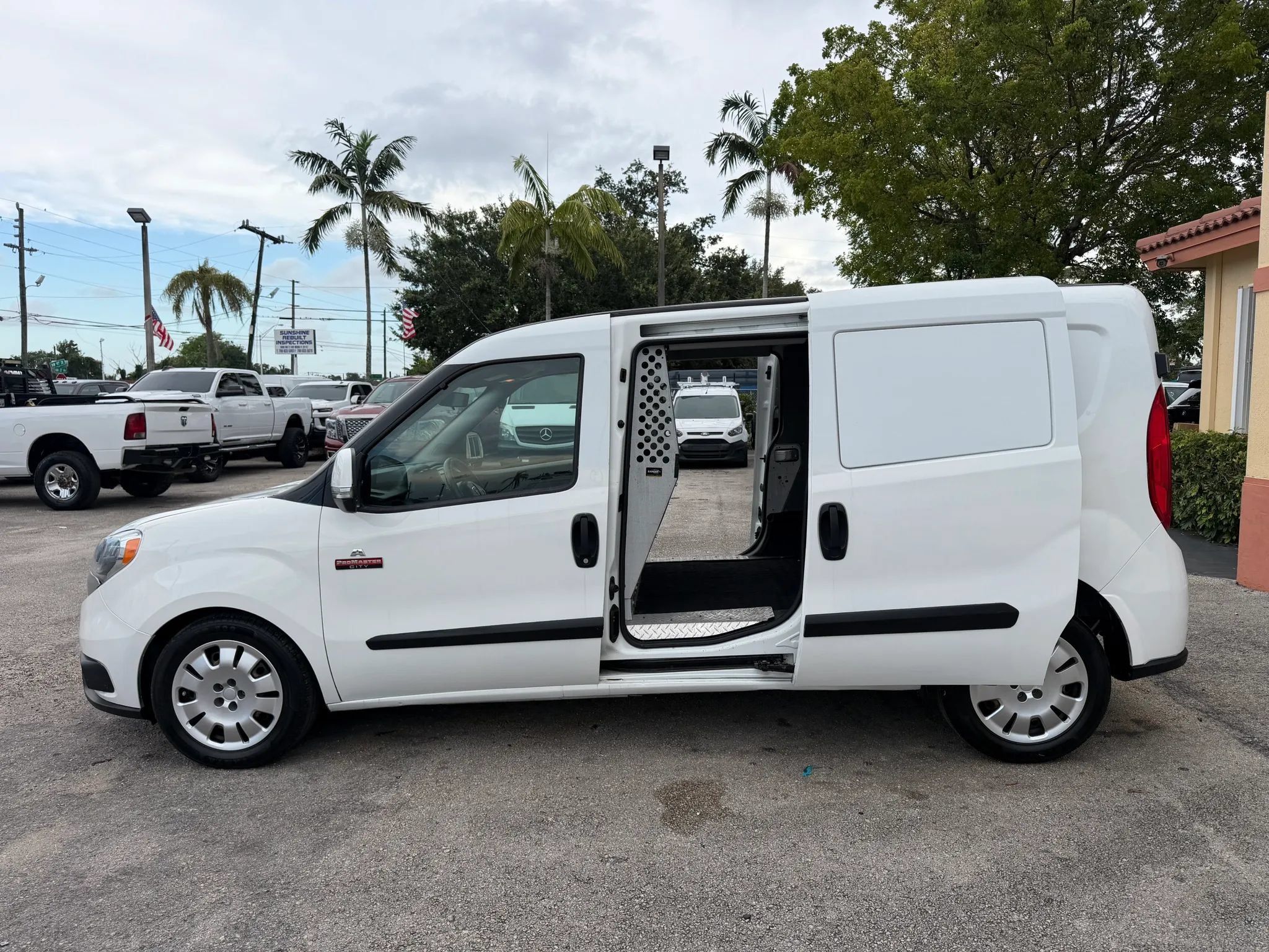Used 2021 RAM ProMaster City Tradesman SLT FWD image 3