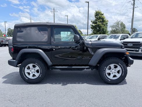 Used 2023 Jeep Wrangler Sport AWD/4WD image 4