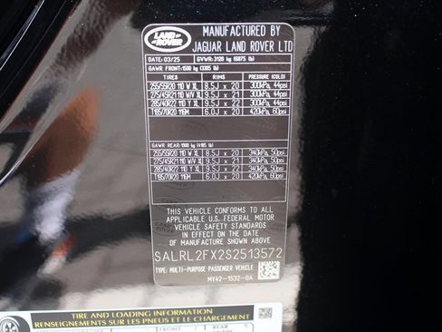Used 2025 Land Rover Discovery Dynamic SE AWD/4WD image 28