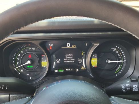 Used 2025 Jeep Wrangler Unlimited Sahara AWD/4WD image 22