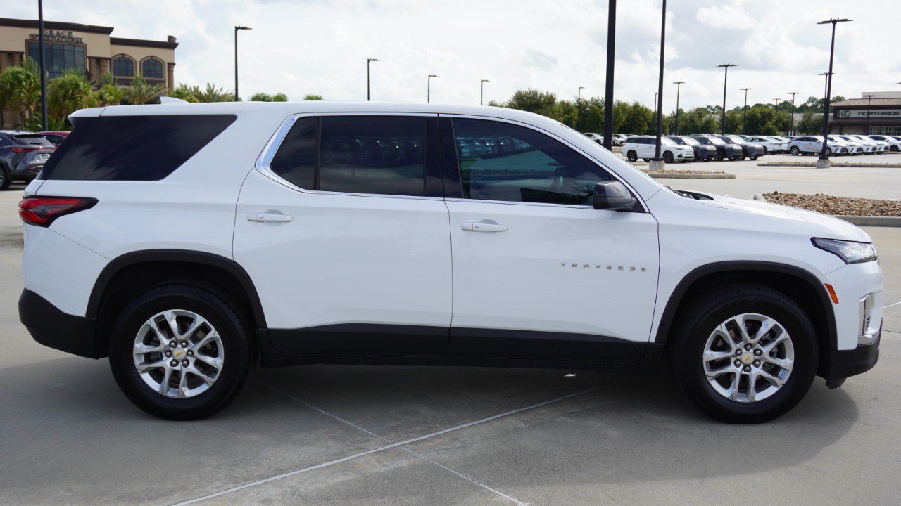 Used 2022 Chevrolet Traverse LS FWD image 4