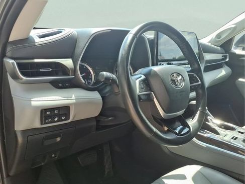 Used 2022 Toyota Highlander Limited AWD/4WD image 13