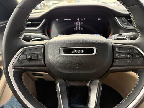 Used 2024 Jeep Grand Cherokee Limited w/ Luxury Tech Group II RWD image 18