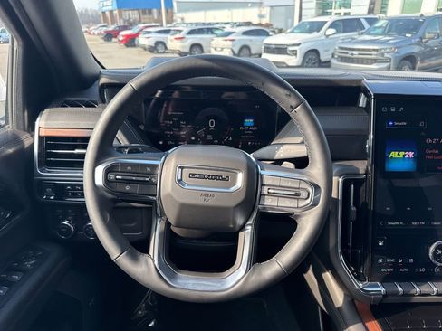 Used 2025 GMC Yukon Denali image 17