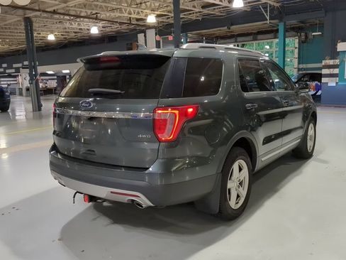 Used 2016 Ford Explorer XLT w/ Equipment Group 202A AWD/4WD image 8