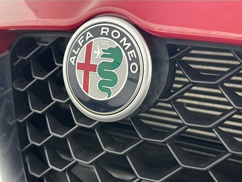Used 2023 Alfa Romeo Giulia Veloce AWD/4WD image 36