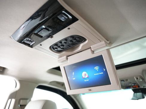Used 2018 Cadillac Escalade Premium Luxury RWD image 44