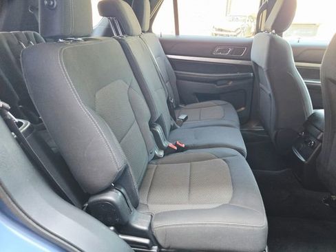 Used 2018 Ford Explorer XLT image 19