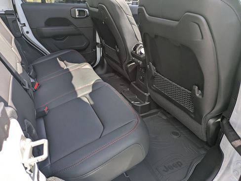 New 2025 Jeep Wrangler Rubicon w/ Technology Group image 34