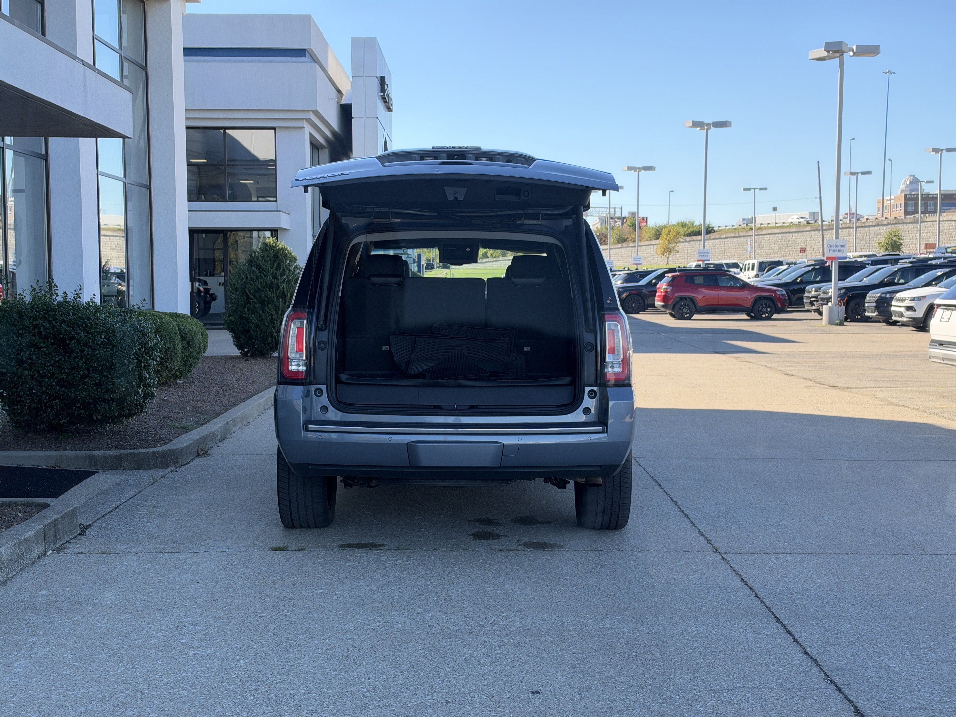 Used 2016 GMC Yukon Denali w/ Open Road Package AWD/4WD image 10
