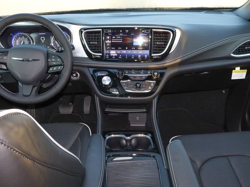 New 2026 Chrysler Pacifica Limited w/ S Appearance Package image 21