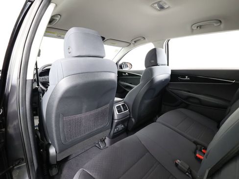 Used 2017 Kia Sorento LX image 14