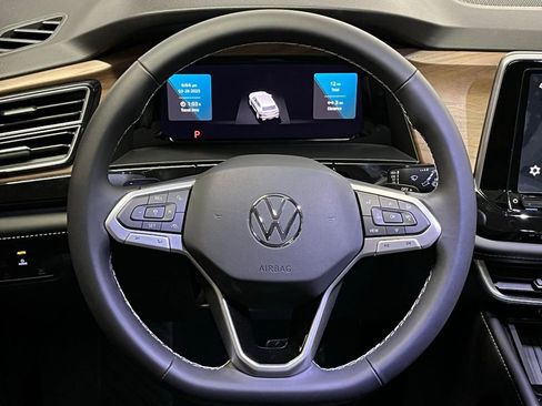 New 2025 Volkswagen Atlas SE image 9