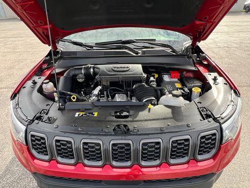 Used 2025 Jeep Compass Trailhawk w/ Trailhawk Elite Group AWD/4WD image 30