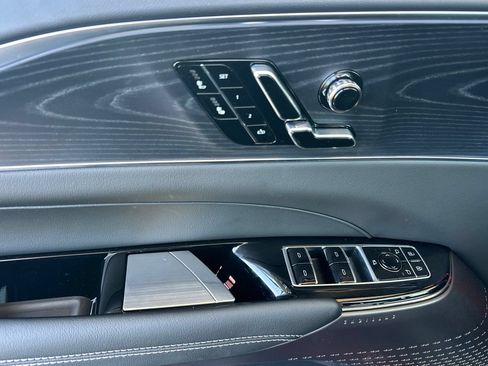 Used 2026 Cadillac Lyriq Luxury RWD image 11