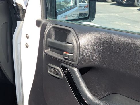 Used 2015 Jeep Wrangler Unlimited Sahara AWD/4WD image 37