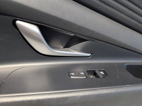 Used 2025 Hyundai Elantra SEL FWD image 36