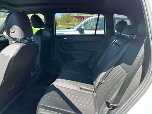 Certified 2023 Volkswagen Tiguan SE R-Line AWD/4WD image 9