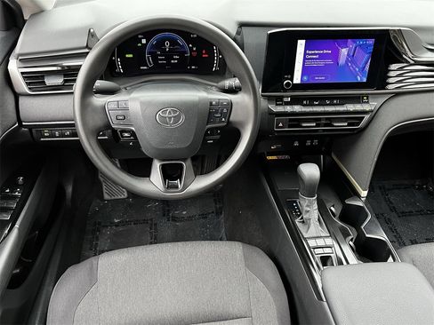 Used 2025 Toyota Camry LE image 10
